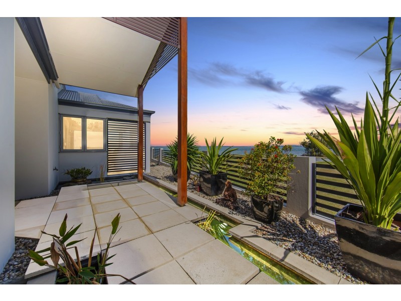24 Woodcliffe Cres, Woody Point QLD 4019