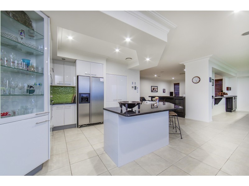 24 Woodcliffe Cres, Woody Point QLD 4019