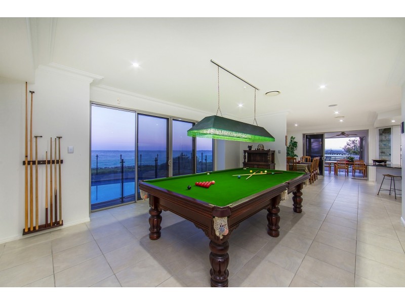 24 Woodcliffe Cres, Woody Point QLD 4019
