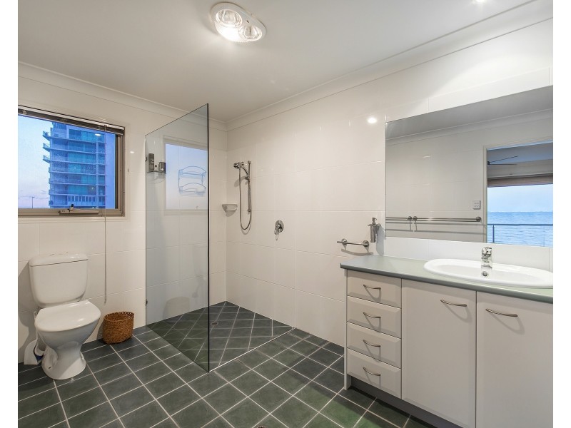24 Woodcliffe Cres, Woody Point QLD 4019