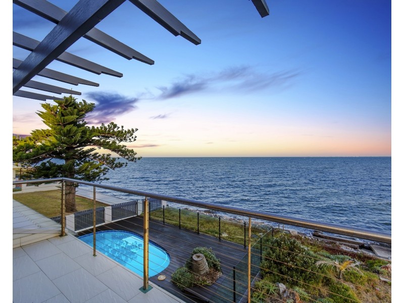 24 Woodcliffe Cres, Woody Point QLD 4019