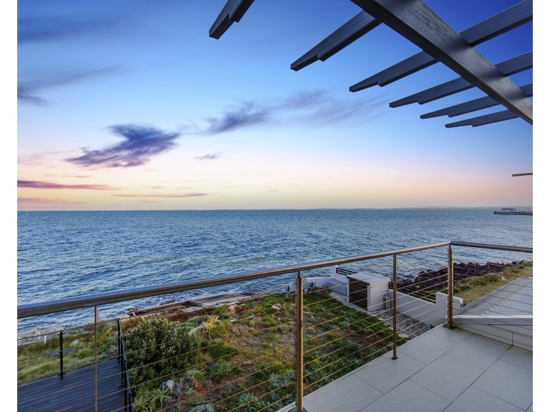 24 Woodcliffe Cres, Woody Point QLD 4019