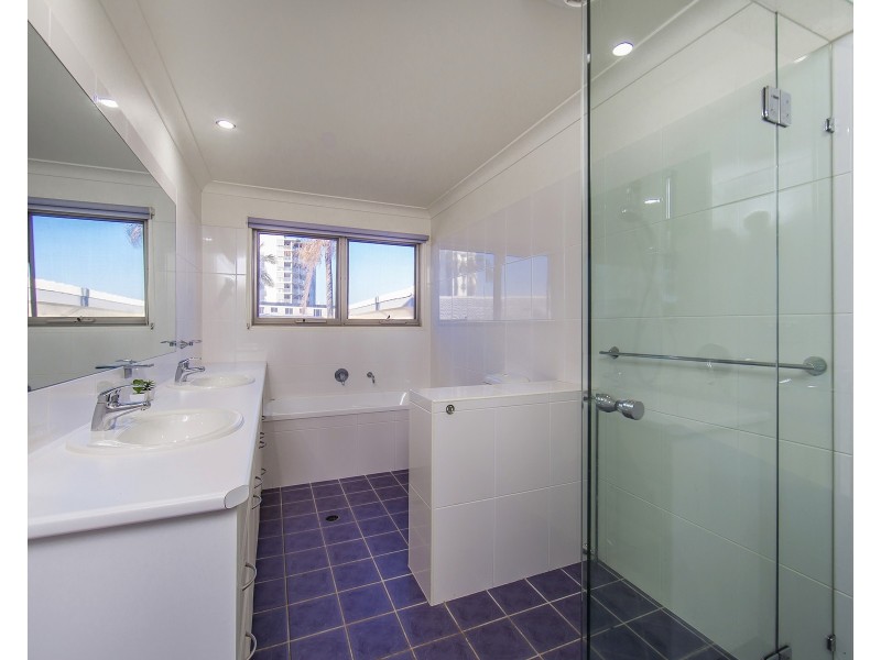 24 Woodcliffe Cres, Woody Point QLD 4019