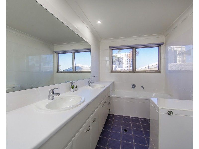 24 Woodcliffe Cres, Woody Point QLD 4019