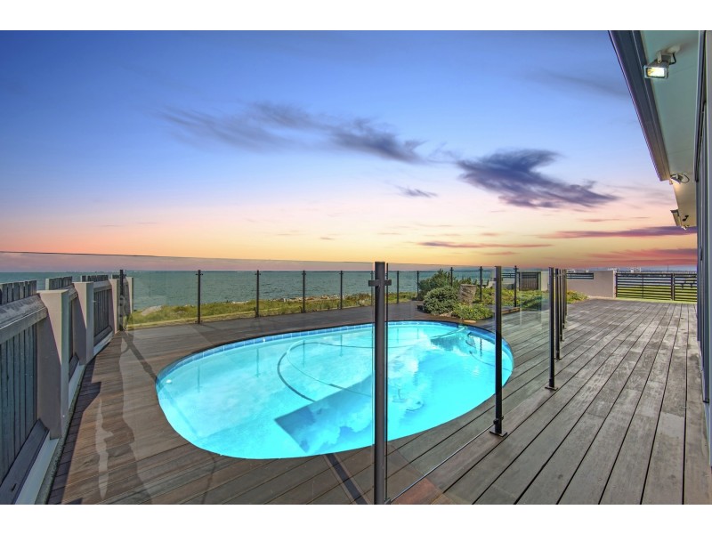 24 Woodcliffe Cres, Woody Point QLD 4019