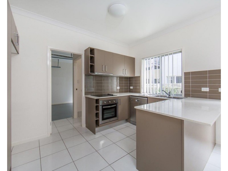 2/27 Tilley St, Redcliffe QLD 4020