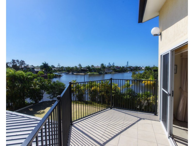 9 Braemer Court, Benowa Waters QLD 4217