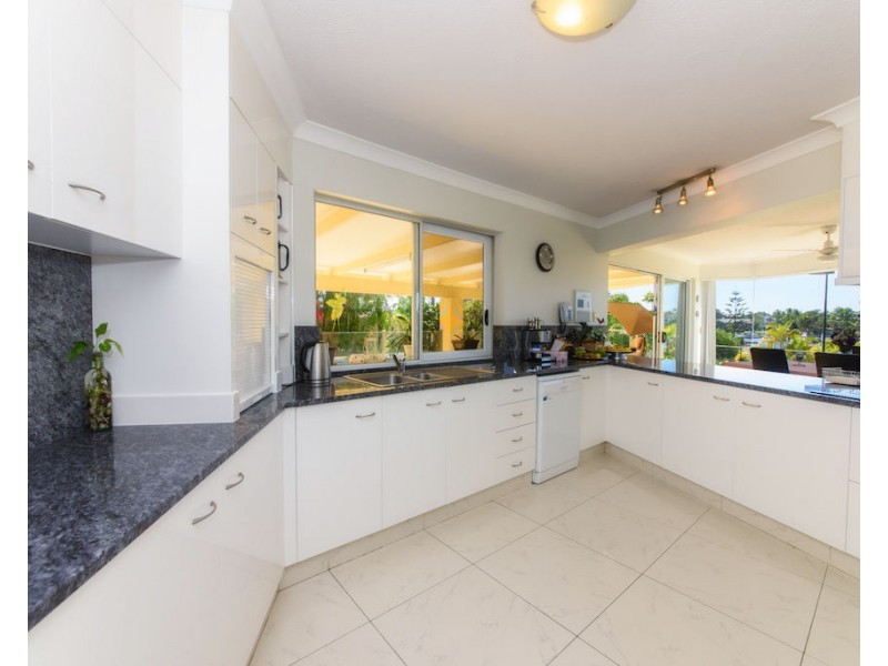 9 Braemer Court, Benowa Waters QLD 4217