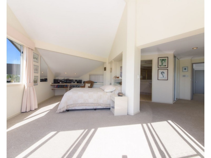9 Braemer Court, Benowa Waters QLD 4217