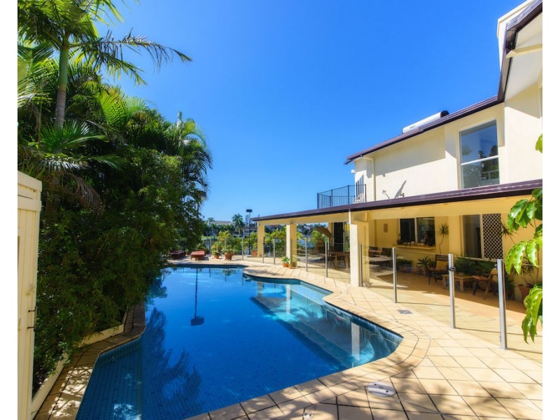 9 Braemer Court, Benowa Waters QLD 4217