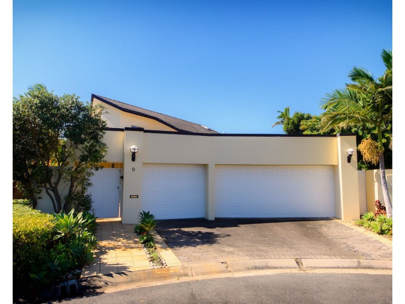 9 Braemer Court, Benowa Waters QLD 4217