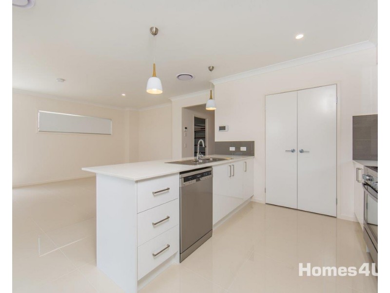 17 Crusade St, Newport QLD 4020