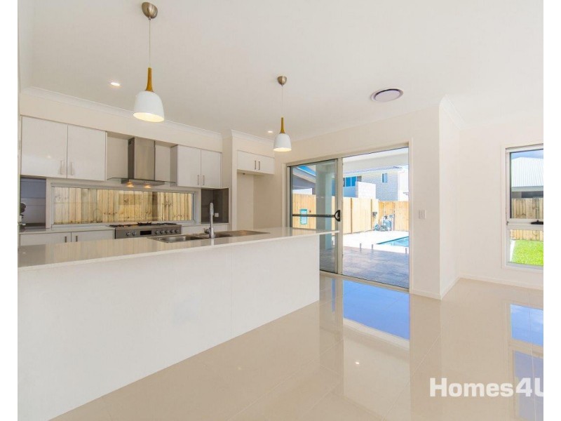 17 Crusade St, Newport QLD 4020