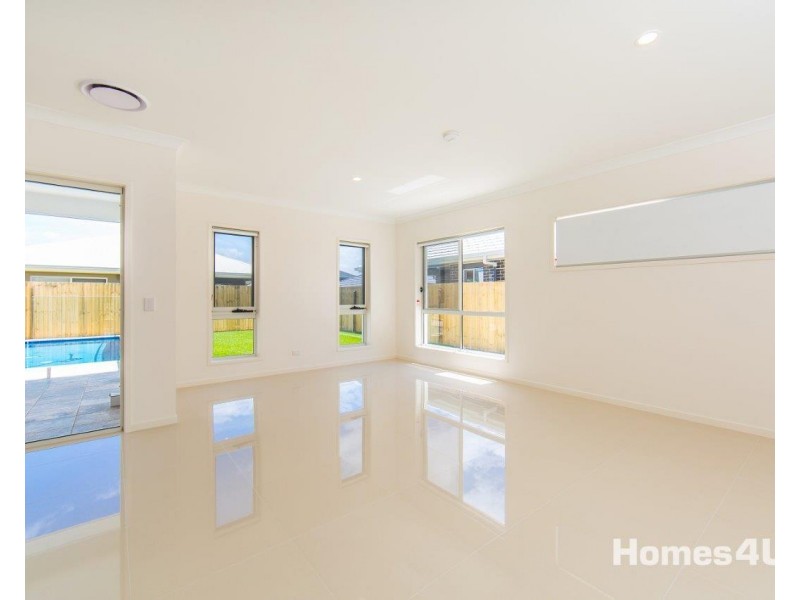 17 Crusade St, Newport QLD 4020
