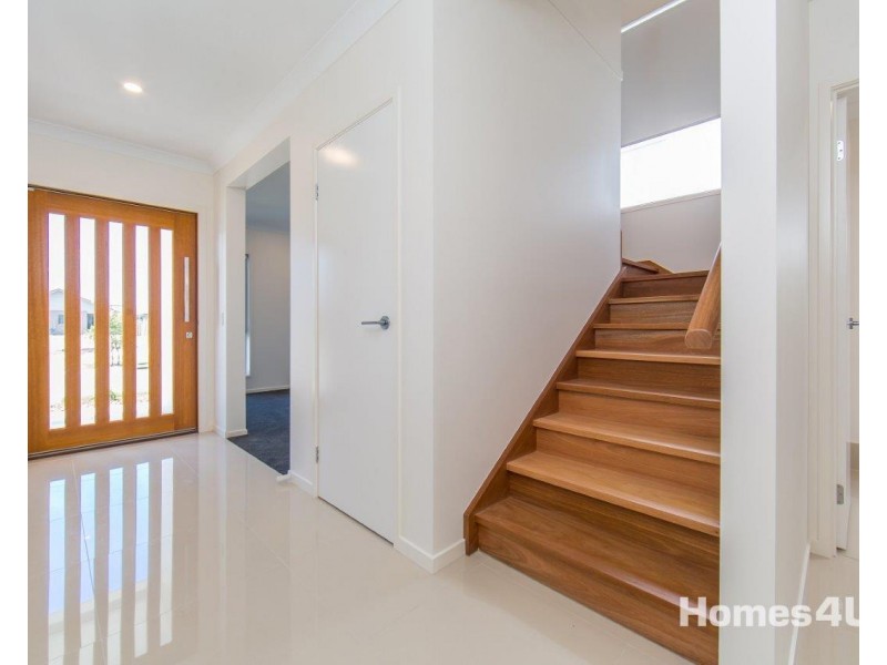 17 Crusade St, Newport QLD 4020