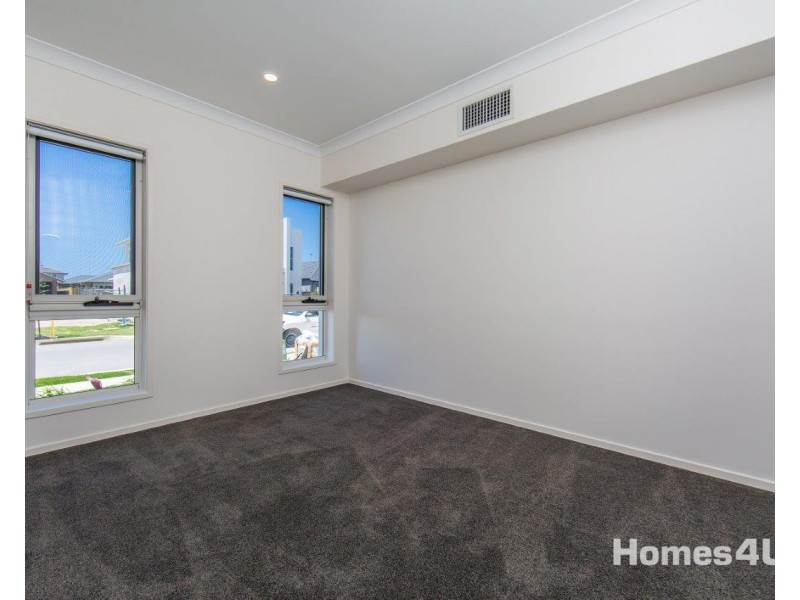 17 Crusade St, Newport QLD 4020