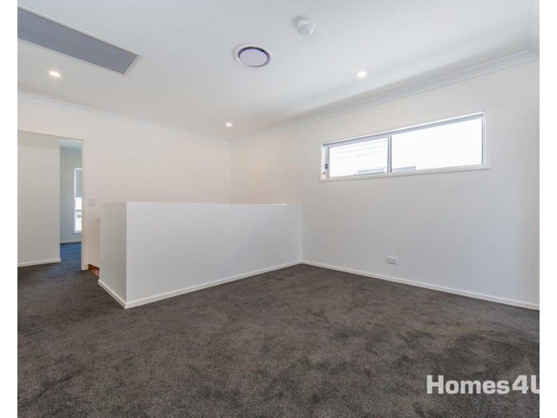 17 Crusade St, Newport QLD 4020