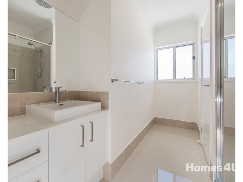 17 Crusade St, Newport QLD 4020