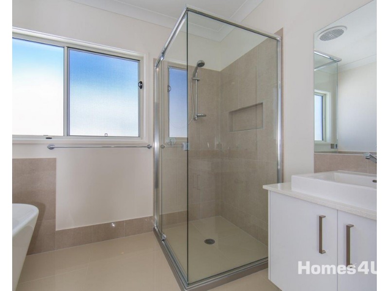 17 Crusade St, Newport QLD 4020