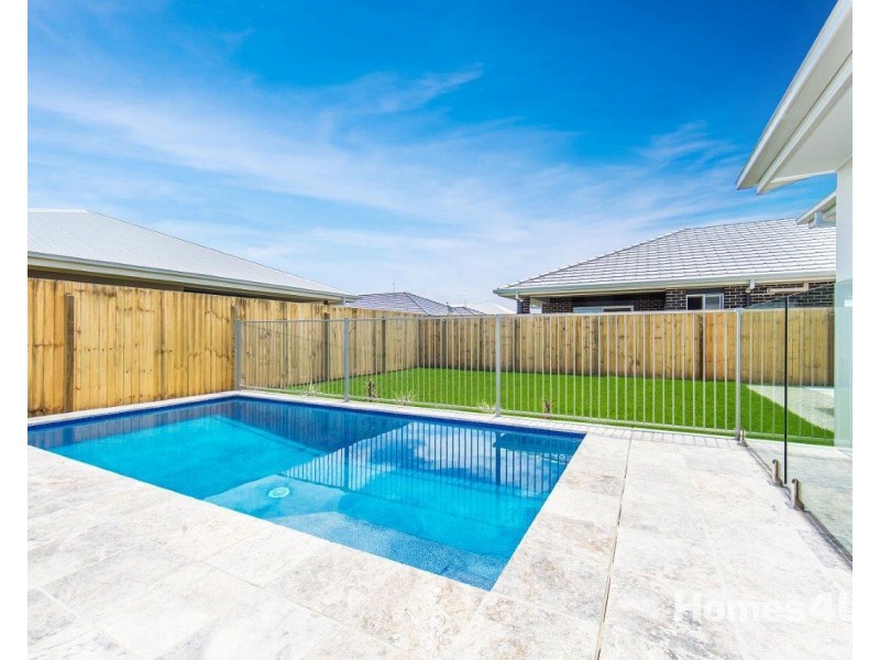 17 Crusade St, Newport QLD 4020