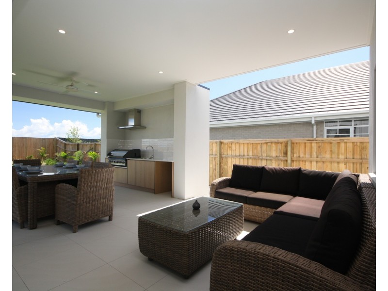 46 Spinnaker Boulevarde, Newport QLD 4020