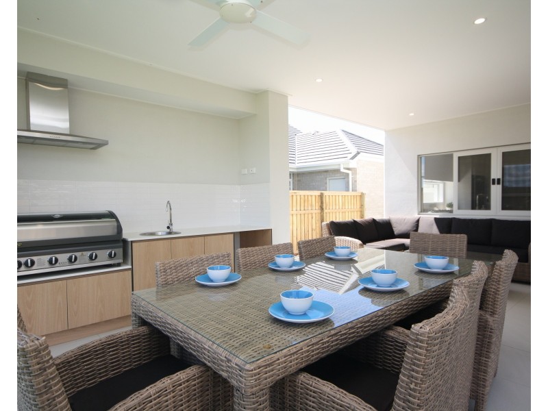 46 Spinnaker Boulevarde, Newport QLD 4020