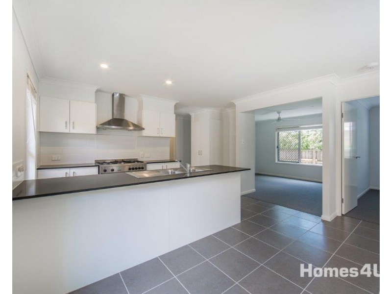 3A Samuel St, Woody Point QLD 4019