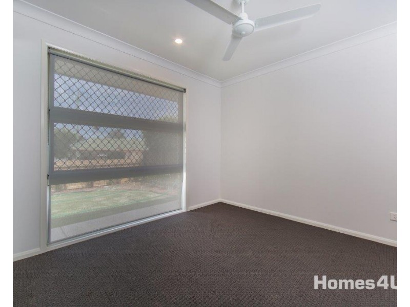 3A Samuel St, Woody Point QLD 4019