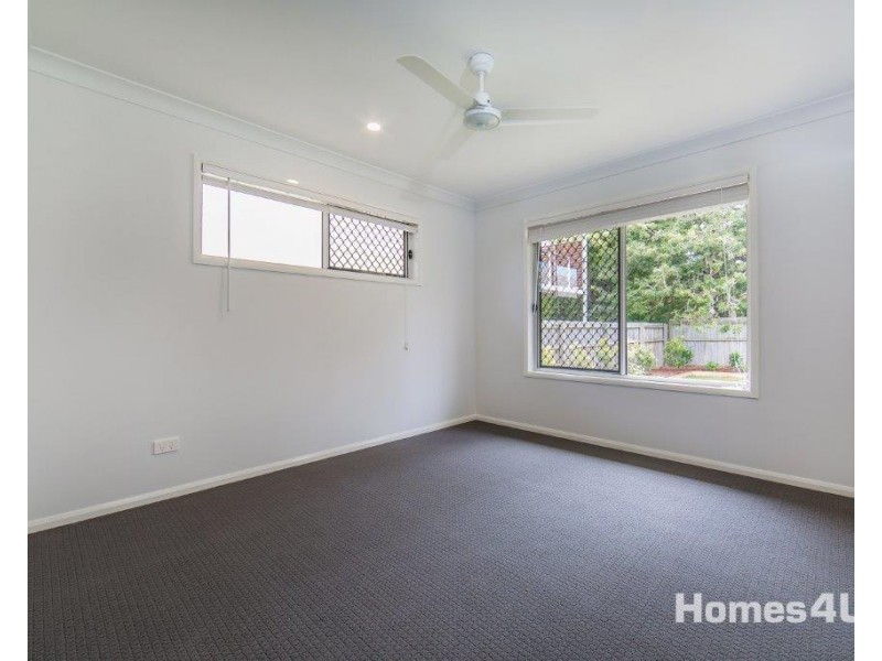 3A Samuel St, Woody Point QLD 4019