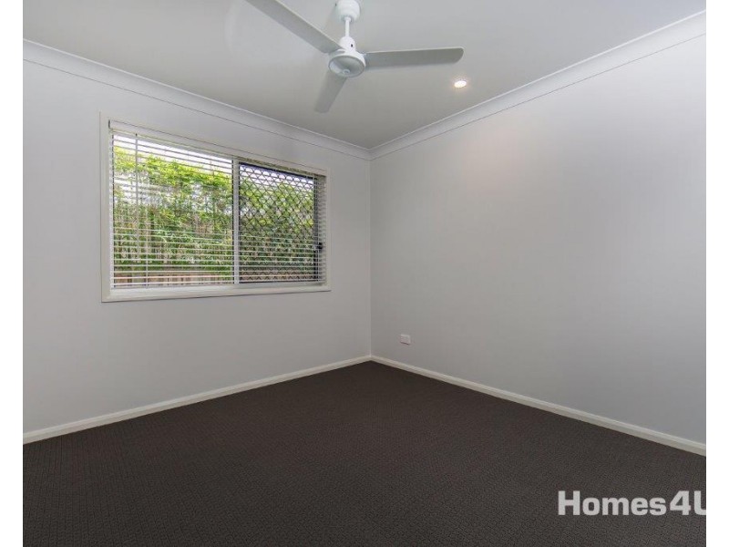 3A Samuel St, Woody Point QLD 4019
