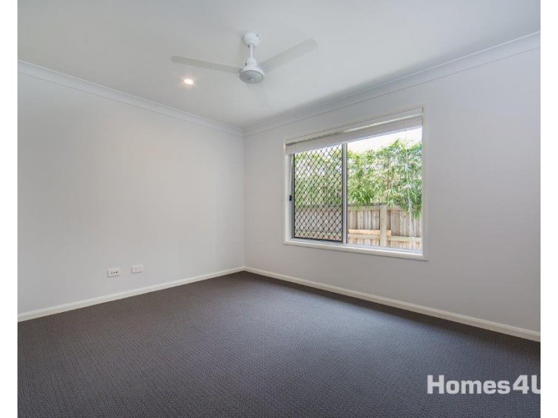 3A Samuel St, Woody Point QLD 4019