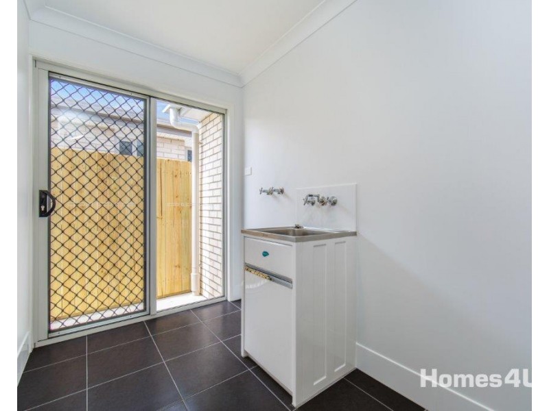 3A Samuel St, Woody Point QLD 4019
