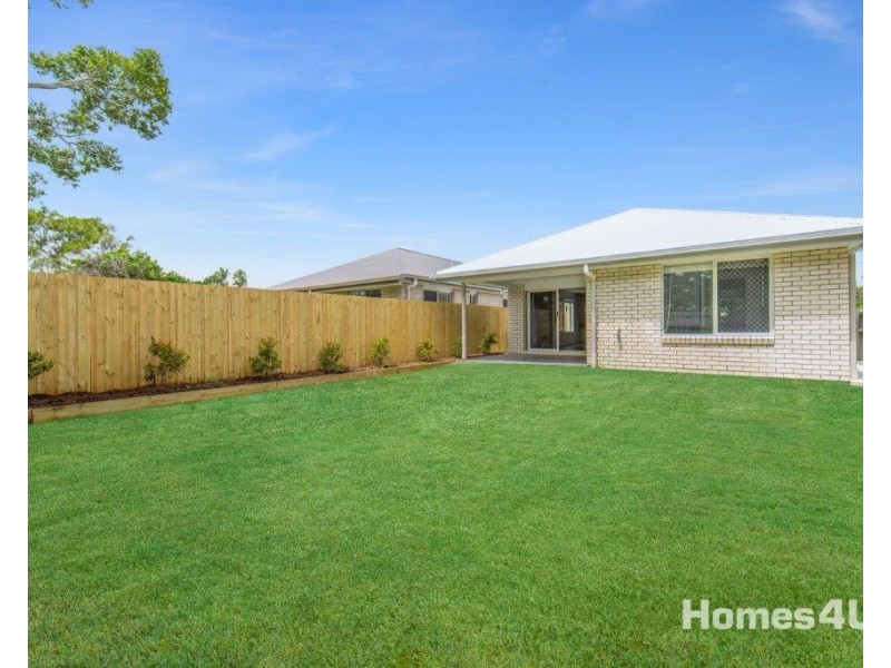 3A Samuel St, Woody Point QLD 4019