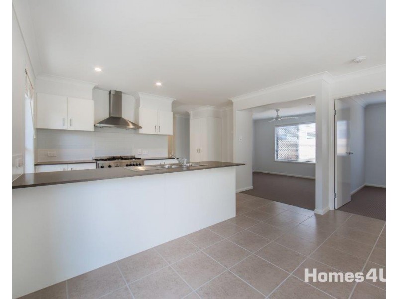 3 Samuel St, Woody Point QLD 4019