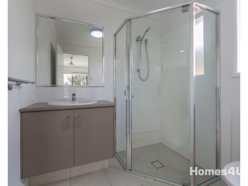 3 Samuel St, Woody Point QLD 4019