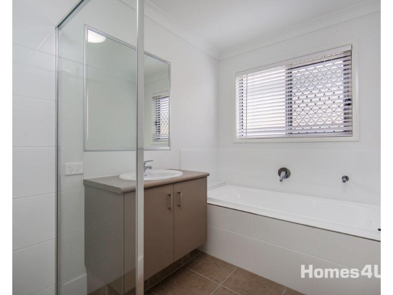 3 Samuel St, Woody Point QLD 4019