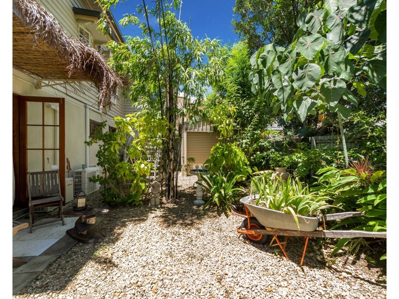 21 Thurecht Pde, Scarborough QLD 4020