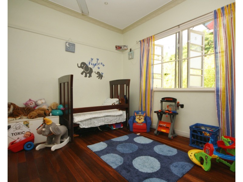 652 Oxley Ave, Scarborough QLD 4020