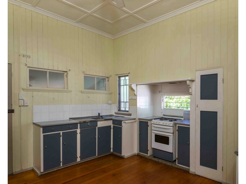 33 Lockyer St, Camp Hill QLD 4152