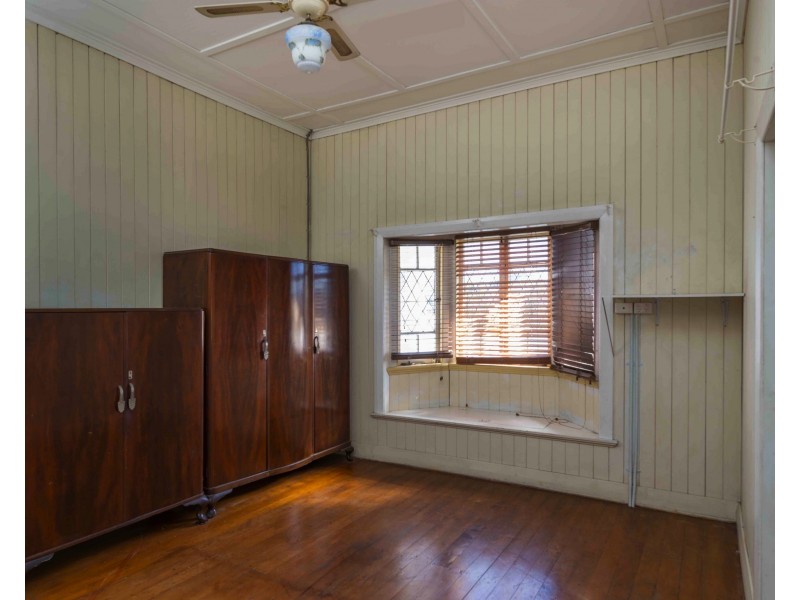 33 Lockyer St, Camp Hill QLD 4152