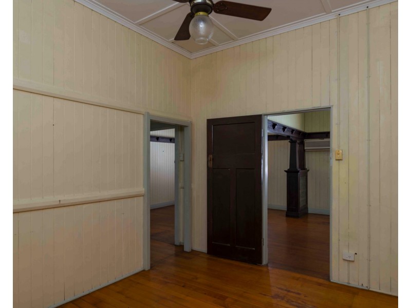 33 Lockyer St, Camp Hill QLD 4152