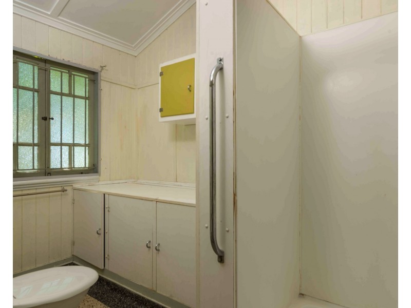 33 Lockyer St, Camp Hill QLD 4152