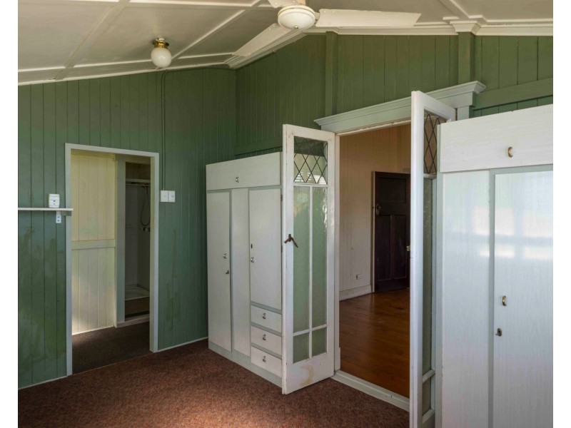 33 Lockyer St, Camp Hill QLD 4152