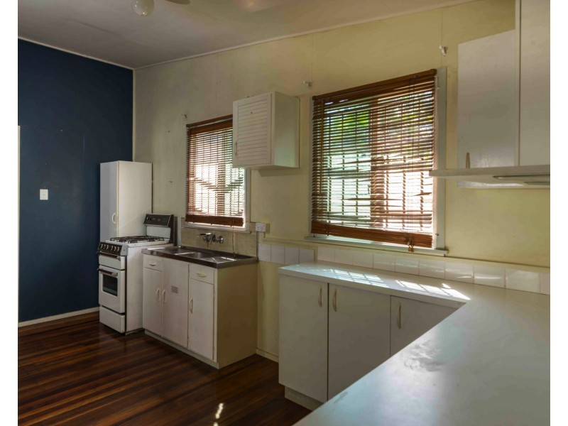 33 Lockyer St, Camp Hill QLD 4152