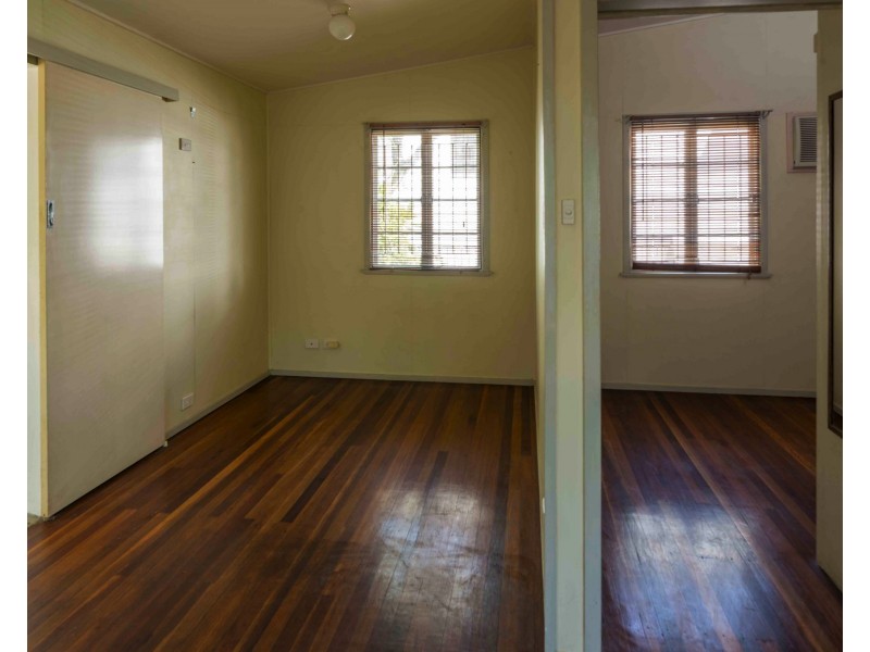 33 Lockyer St, Camp Hill QLD 4152