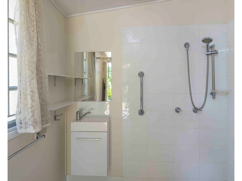 33 Lockyer St, Camp Hill QLD 4152