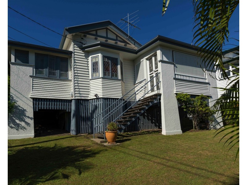 33 Lockyer St, Camp Hill QLD 4152