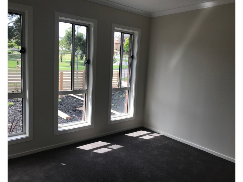 1 Rowan Drive, Doveton VIC 3177