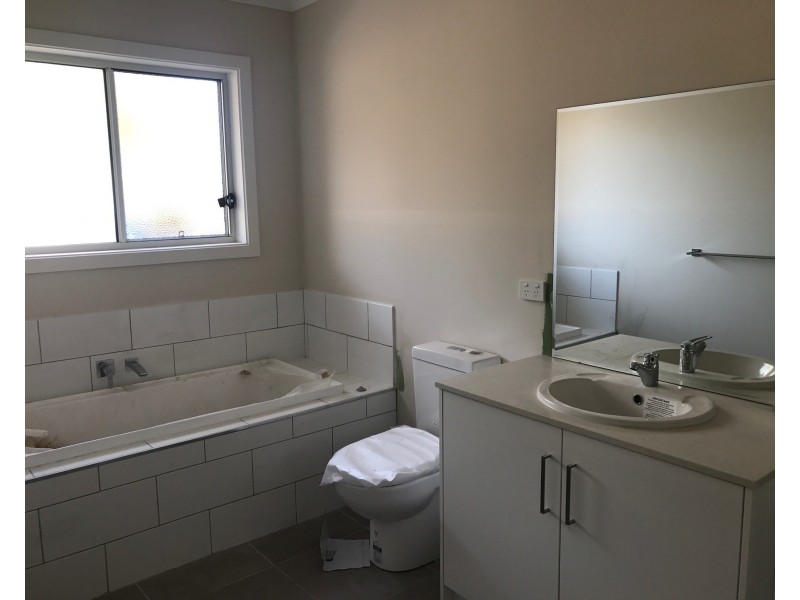 1 Rowan Drive, Doveton VIC 3177