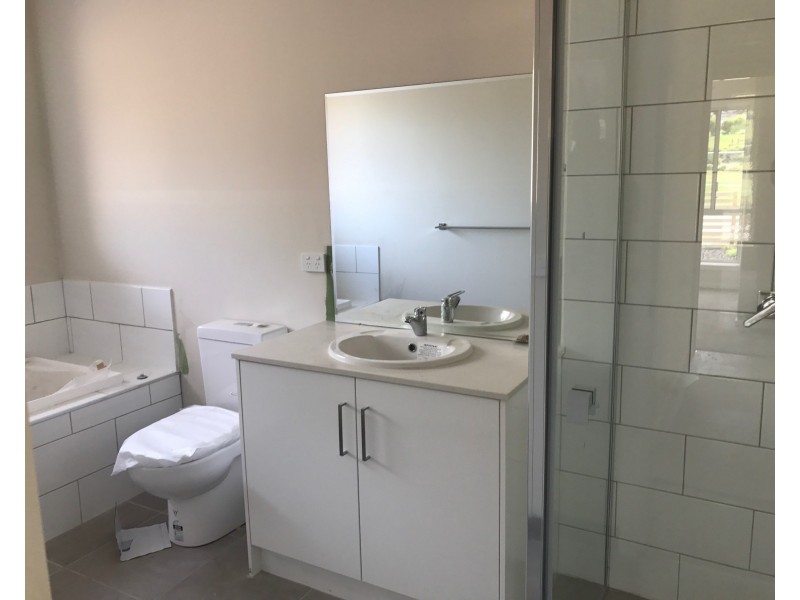 1 Rowan Drive, Doveton VIC 3177